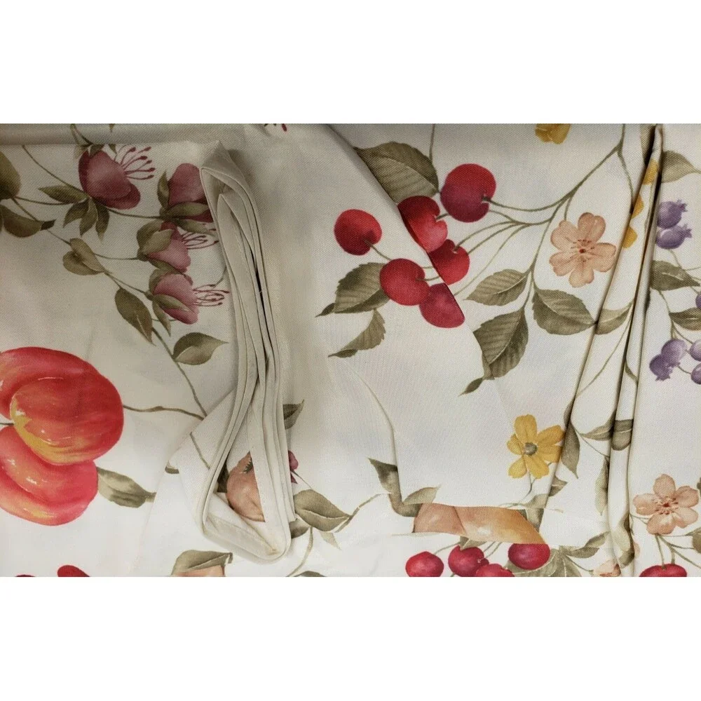 1 Printed Fabric Tablecloth, 60